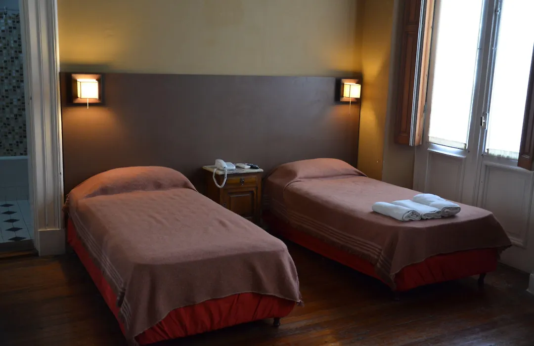 Ritz Hotel & Hostel Ba-1